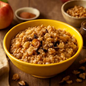 Cinnamon Apple Steel-Cut Oats with Maple Syrup