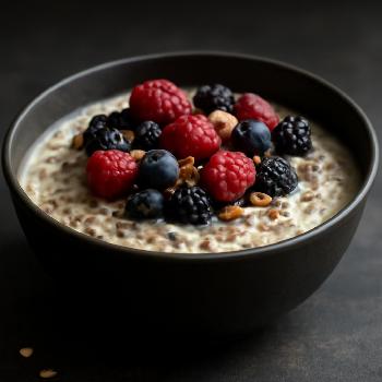 Overnight Oats with Berries and Chia Seeds